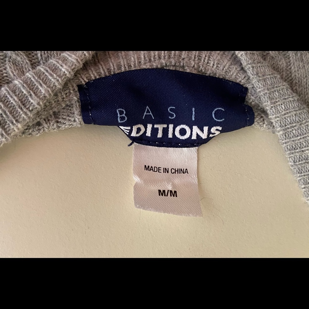 Basic Editions Sweater - Picture 5 of 5